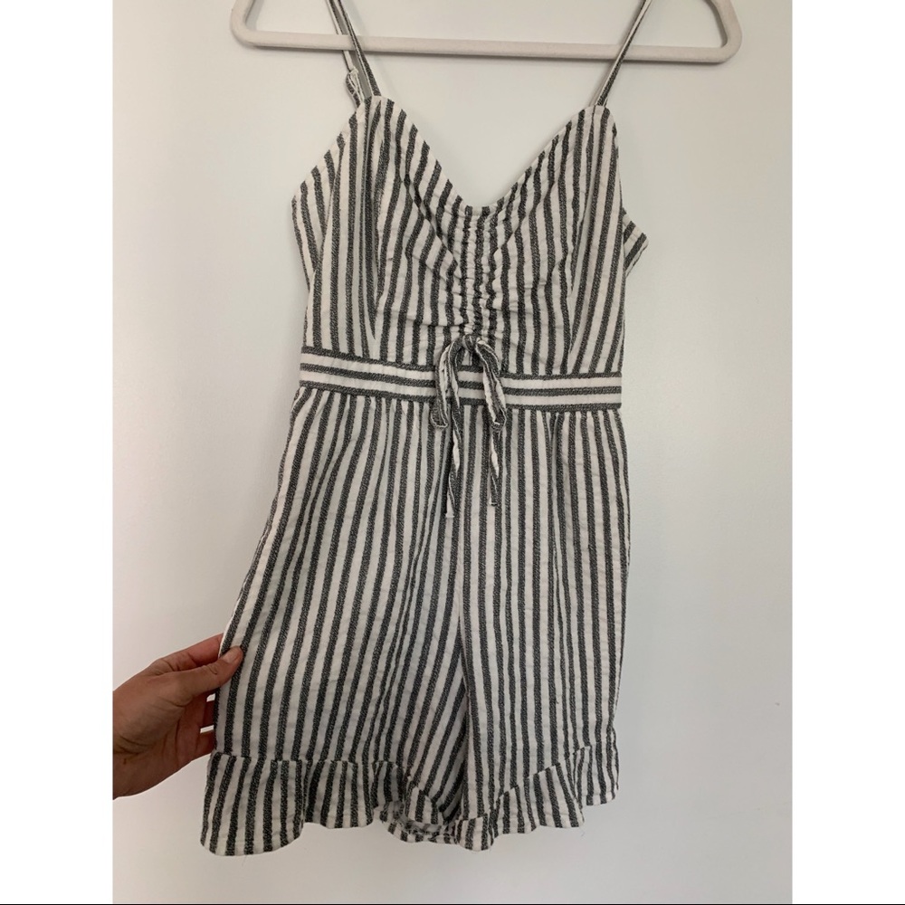 NWOT striped romper with pockets!